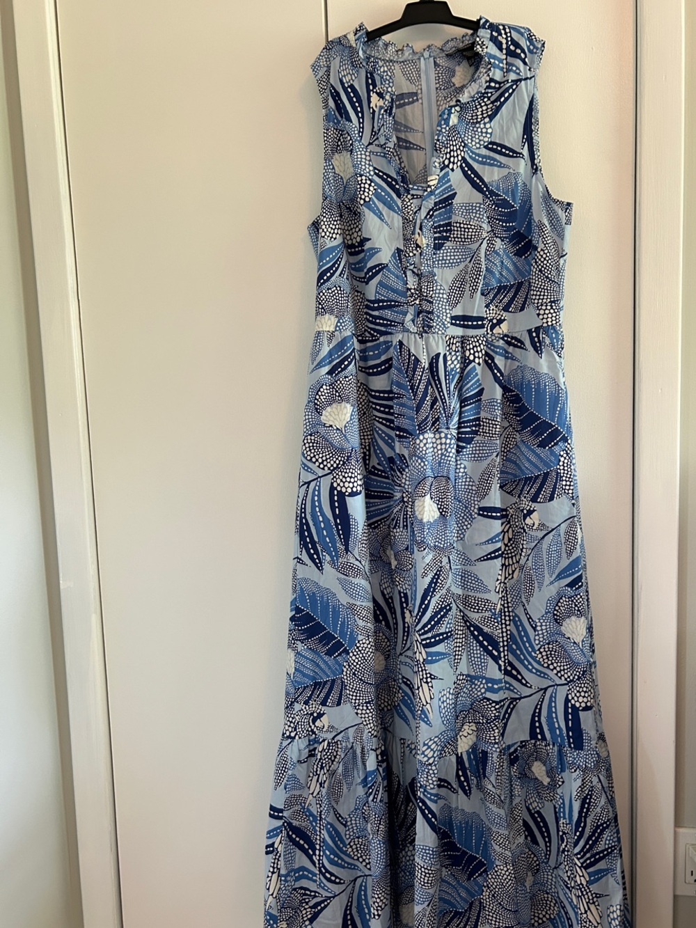 Maggy London Blue Printed Sleeveless Maxi Dress